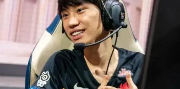 100% 终別(bié) LPL！Doinb 官宣退役，S9 冠军中單(dān)谢幕？