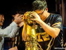 LPL新赛季战队公布，一支战队静悄悄退(tuì)出，资金链彻底断裂(liè)