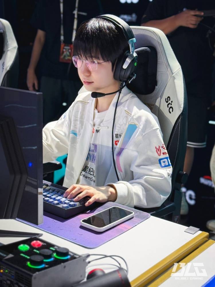 【7.16】电竞游戏前沿资訊(xùn)：LOL美测服更新、Xiaoxu离队、Lele、JiaQi恢复自由人、飞牡蠣(lì)战队喊(hǎn)话HLE