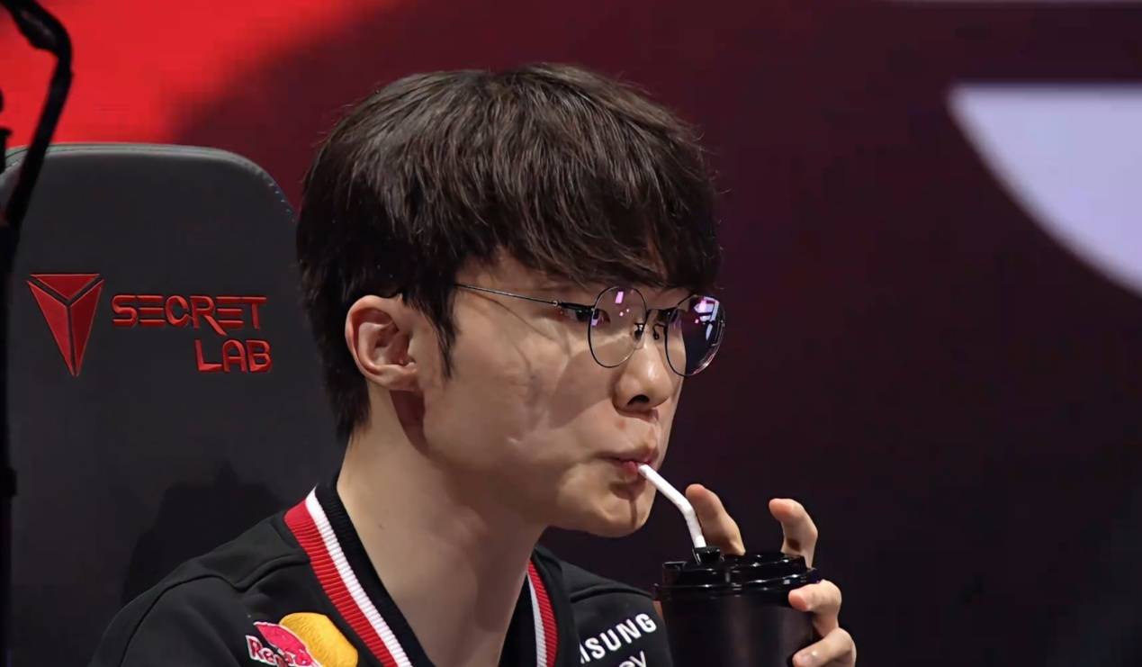 LOL外网热议，S15在(zài)中国举办，Faker受魔咒困扰，GEN拿到夺冠剧本