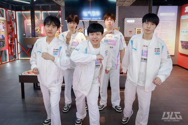 LPL登峰组激战正酣，iG迎战TES忍界大战再启，阿水直麪(miàn)昔日队友！