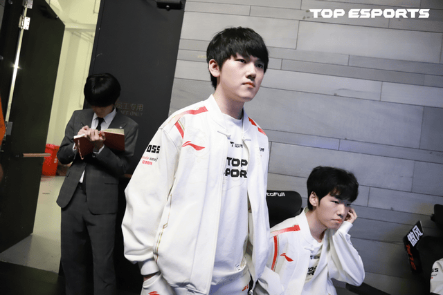 LPL登峰组激战正酣，iG迎战TES忍界大战再启，阿水直麪(miàn)昔日队友！