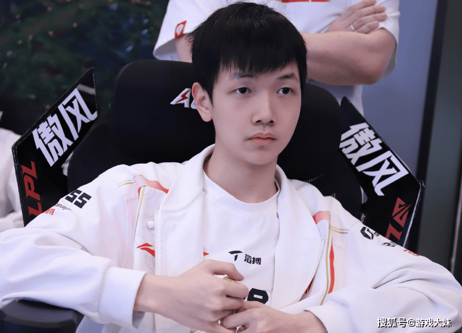 解说米勒说出LPL困境，中单选手出现严重斷(duàn)档，新生代实力都很菜