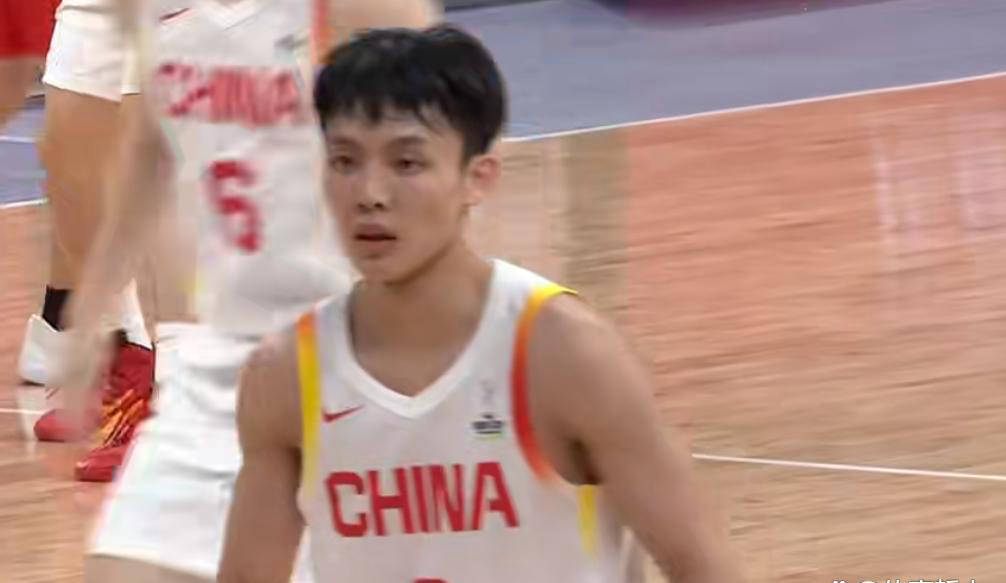 徐杰携女友亮相上海浦东机场，開(kāi)启解说生涯将解说中国男篮比赛