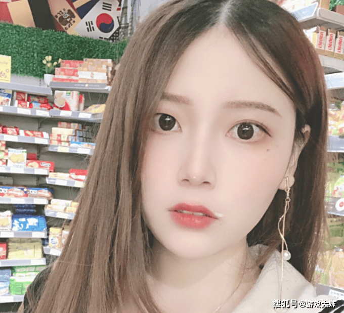 知名LOL女主播复播，辟谣自己生娃造谣，回归只想擦边赚钱