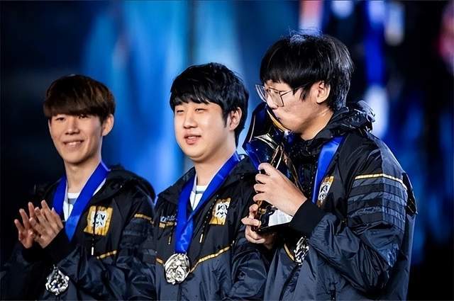 S赛冠军复出打LPL,德杯1场不赢被当人機(jī)虐!网友(yǒu):主播别碰瓷LPL