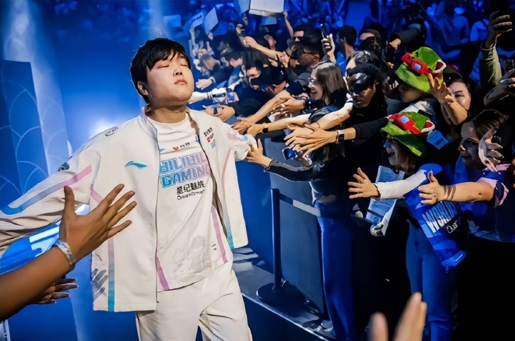 新赛季给bin哥玩爽了?直呼这是LOL最好的版本,对我是大加强